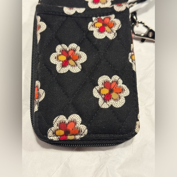 🌵Vera Bradley Black Wristlet with Red Floral Accents - Picture 5 of 5